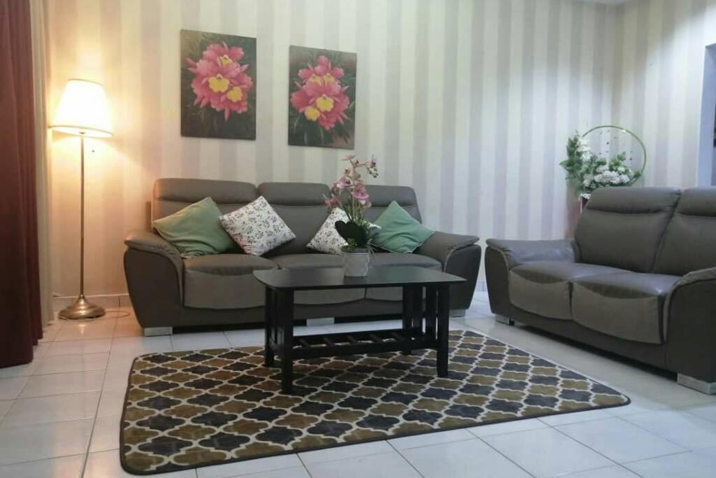 Orked Aeridina Homestay Puchong Kültér fotó